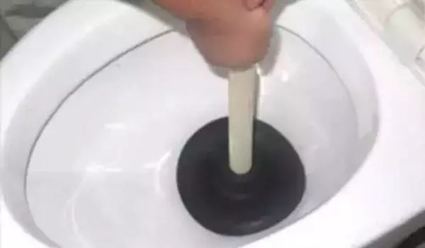 14個超棒的浴廁清潔小撇步!學會之後,家裡的浴廁永遠都亮晶晶!