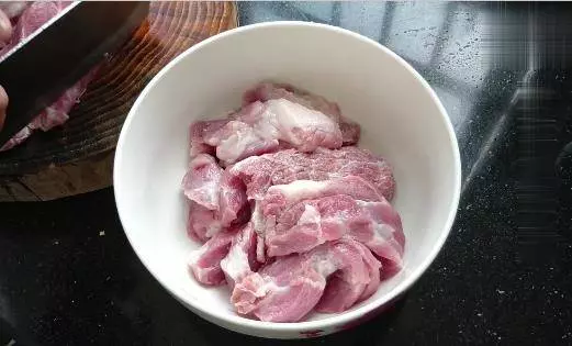 不用烤箱,不加一滴水,只用電鍋也能做出美味叉燒肉,肉香四溢看著就有食慾!