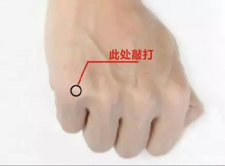經常半夜容易醒?是身體經絡堵住了,教你【敲一敲】手腳,疏通肝經肺經,遠離失眠!