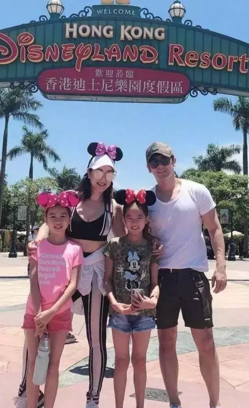 48歲鍾麗緹不顧大女兒反對,也要生第4胎為丈夫延續血脈