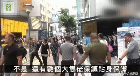 甘比帶子女逛街,一細節讓人佩服,難怪劉鑾雄分500億也要娶她!