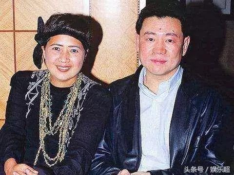 甘比帶子女逛街,一細節讓人佩服,難怪劉鑾雄分500億也要娶她!