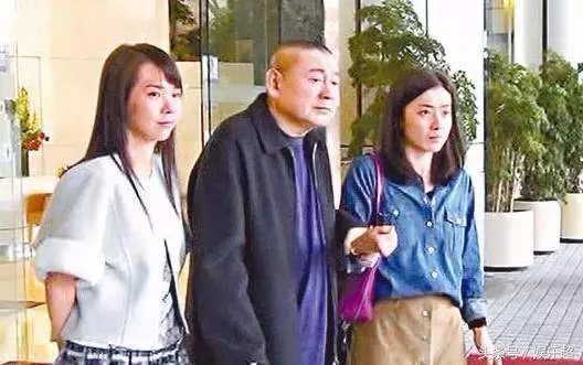 甘比帶子女逛街,一細節讓人佩服,難怪劉鑾雄分500億也要娶她!