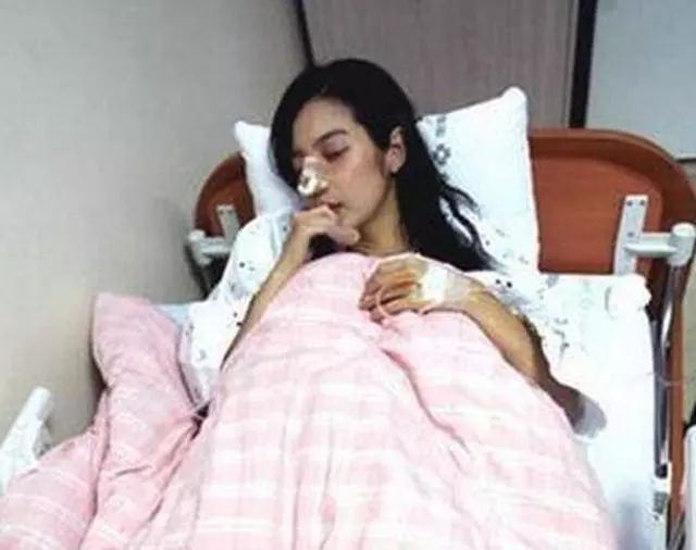 娛樂圈最慘女星,嫁入豪門13天被砍斷手指,懷孕15周被踢流產