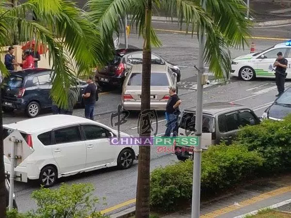 趁假期打槍NSK金店 5匪遭擊斃1活擒 | 中國報 China Press