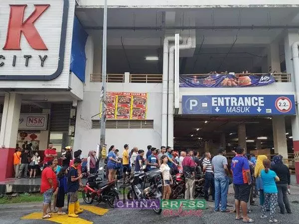 趁假期打槍NSK金店 5匪遭擊斃1活擒 | 中國報 China Press