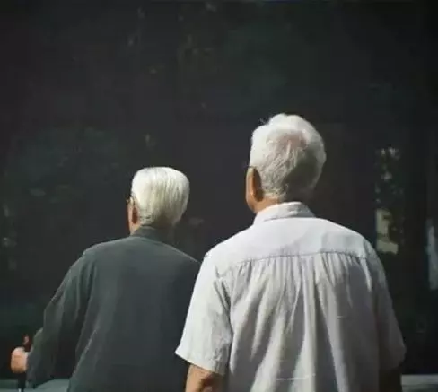 陳小春微博發文,思念雙親恩情