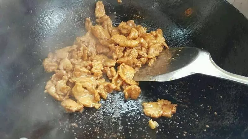 40年大廚:不管炒什麼肉,不能加澱粉,很多人都錯了!想要肉片香嫩入味,其實很簡單!