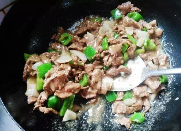 40年大廚:不管炒什麼肉,不能加澱粉,很多人都錯了!想要肉片香嫩入味,其實很簡單!