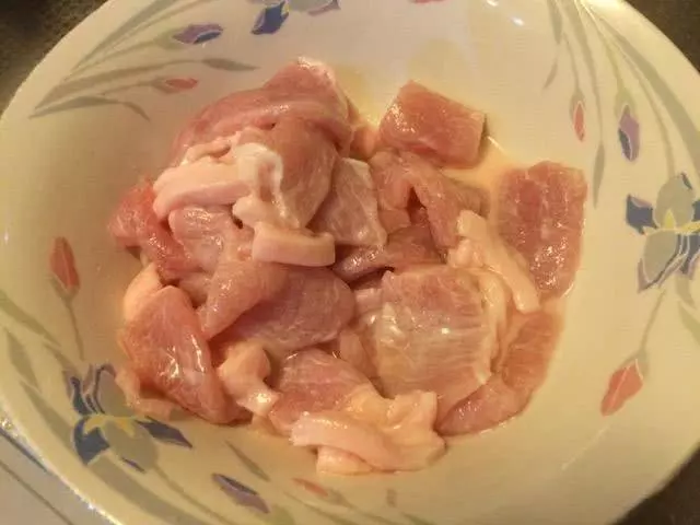 40年大廚:不管炒什麼肉,不能加澱粉,很多人都錯了!想要肉片香嫩入味,其實很簡單!