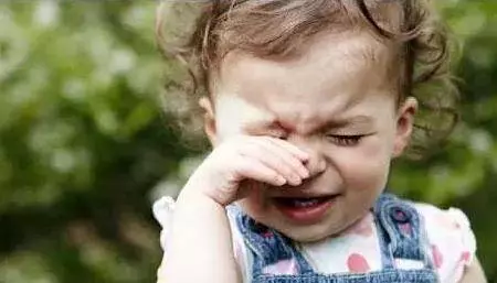 父母常說「太貴了,我們買不起」,孩子竟會變這樣!你還在經常說嗎?