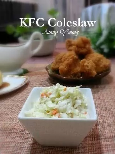 (肯德基版)自製KFC Coleslaw經過冷藏後, 清脆鮮甜的高麗菜附和奶香帶微酸的白醬,讓人覺得種清新爽口。