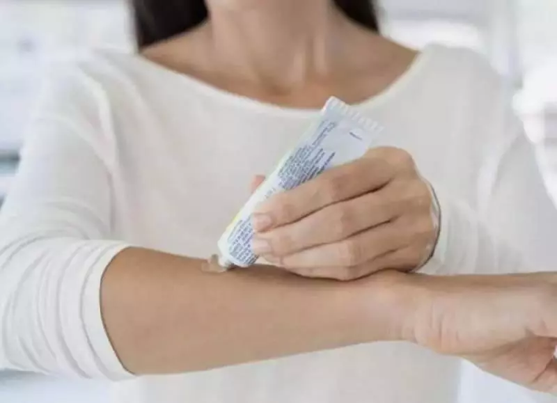 老婆說:牙膏皮不要扔,剪一剪放廚房,解決了困擾的問題!