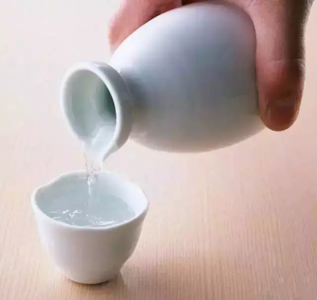 原來煎蛋時要加這樣東西,難怪飯店做的又香又滑!
