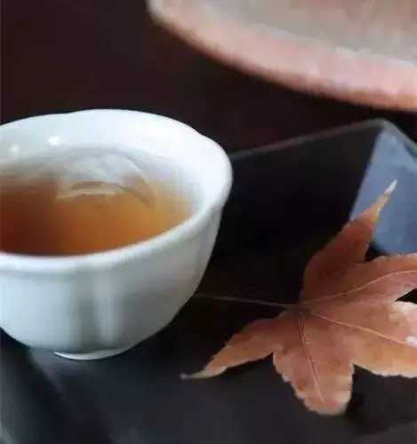 原來煎蛋時要加這樣東西,難怪飯店做的又香又滑!