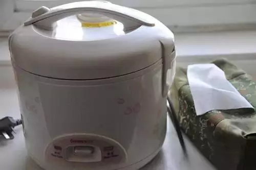 原來煎蛋時要加這樣東西,難怪飯店做的又香又滑!