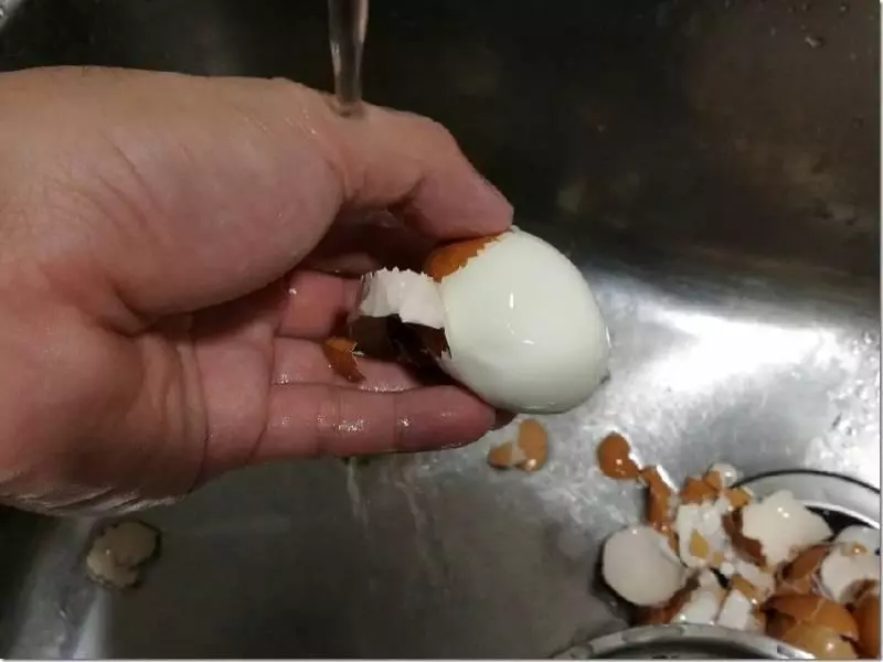 原來煎蛋時要加這樣東西,難怪飯店做的又香又滑!
