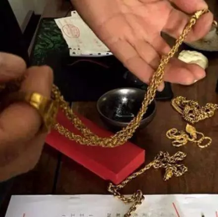 不花一分錢 ,就能讓首飾亮潔如新! 不用去珠寶店洗金了!