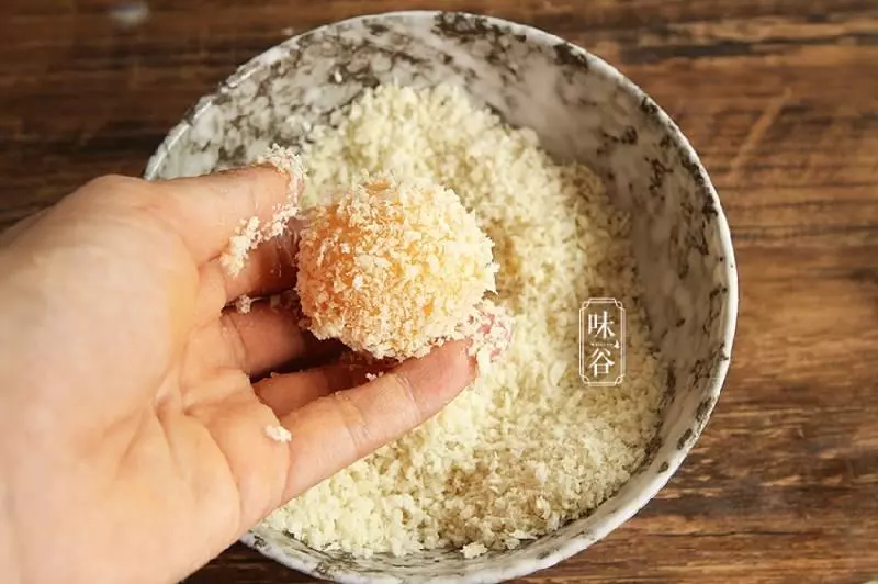 芝士土豆球,外酥內軟,咬一口還拉絲,一大盤都不夠吃
