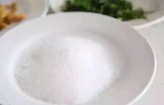 一杯鹽水有效解決這幾種小病,無需再看醫生了