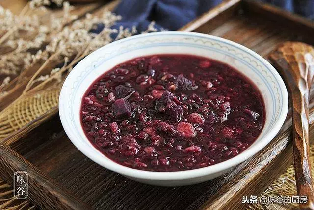 6種養生食材熬成這粥,香滑濃稠,滋補又暖身,最適合冬天食用