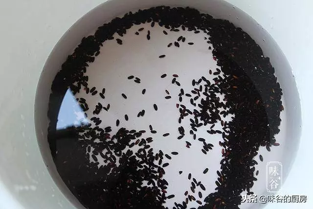 6種養生食材熬成這粥,香滑濃稠,滋補又暖身,最適合冬天食用