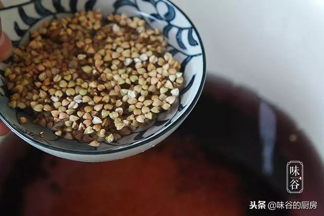 6種養生食材熬成這粥,香滑濃稠,滋補又暖身,最適合冬天食用