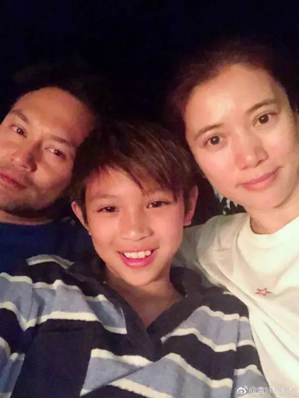 袁詠儀首曝兒子正面照,明亮大眼更像媽媽,名字「魔童」另有深意