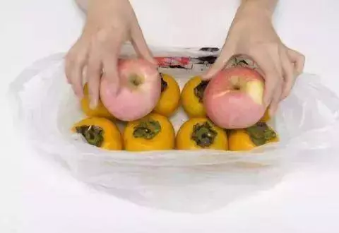 在柿子上插上牙籤太神奇了,吃了這麼些年,今天才知道!