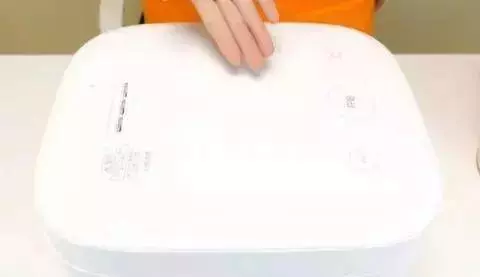 在柿子上插上牙籤太神奇了,吃了這麼些年,今天才知道!