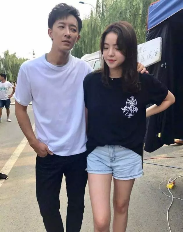 19歲擁有55億身價,娛樂圈都不敢惹她,就連成龍都不敢搭她的肩