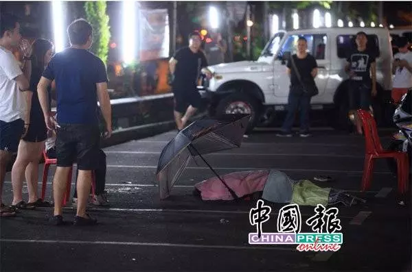 路旁用餐飛來橫禍.貨卡撞人群1死多傷