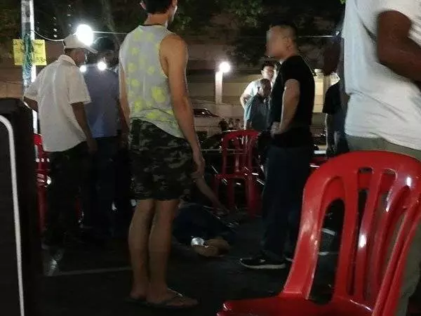 路旁用餐飛來橫禍.貨卡撞人群1死多傷