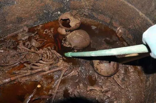 埃及兩千年詛咒石棺出土,棺中臭水3萬人爭著喝,