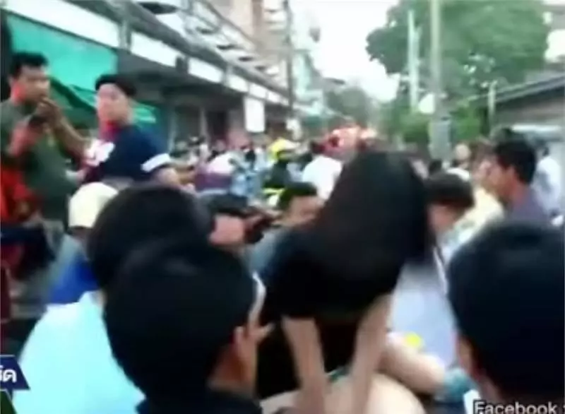 【視頻】泰國美女身著短裙救人,被一些網民批評:「姿態不雅!」!!