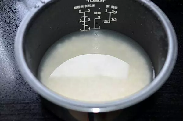 這樣做的燜飯,煮一大鍋都不夠吃!絕對是一勺接一勺好吃到停不了口!