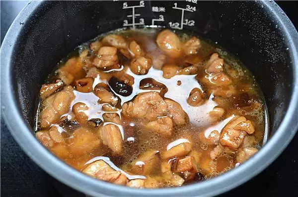 這樣做的燜飯,煮一大鍋都不夠吃!絕對是一勺接一勺好吃到停不了口!