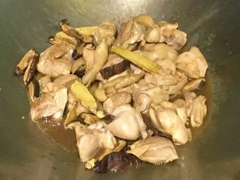 看一遍就能學會的麻油香菇雞飯,阿嬤用了50年的老方子,越吃越香!