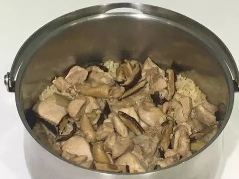 看一遍就能學會的麻油香菇雞飯,阿嬤用了50年的老方子,越吃越香!