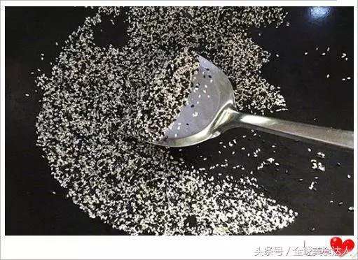 自己做的黑芝麻糊,營養又美味,順滑無比!