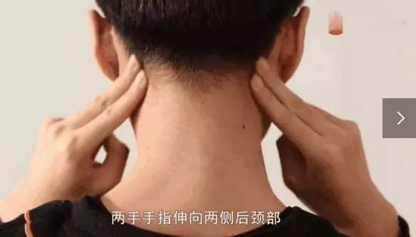 「富貴包」竟然是「奪命包」!幾個簡單瑜伽拉伸,讓你恢復正位!