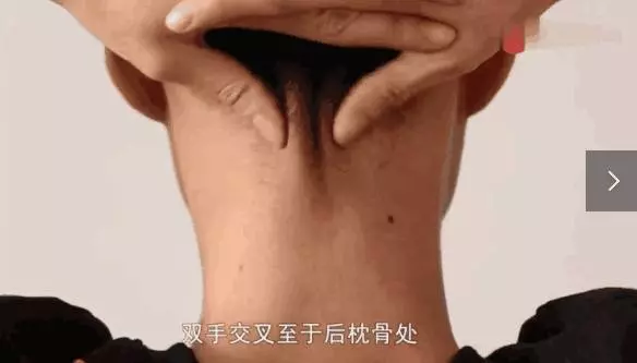 「富貴包」竟然是「奪命包」!幾個簡單瑜伽拉伸,讓你恢復正位!