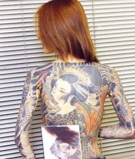全球最強的黑幫女老大《敢敢出書改變自己》內容非常驚人的故事