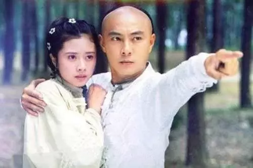 她當年拒演小燕子成就趙薇,如今已拍戲二十年,觀眾卻不知她是誰!