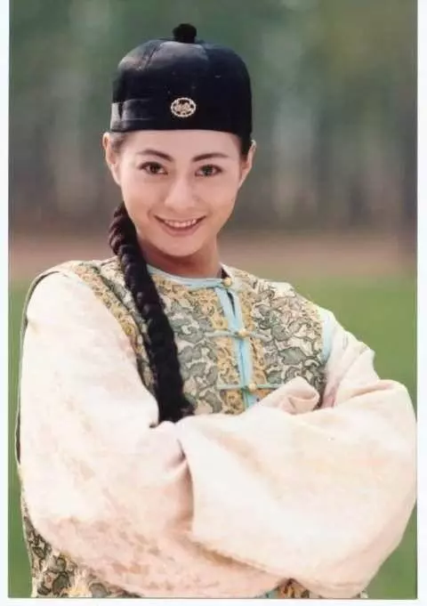 她當年拒演小燕子成就趙薇,如今已拍戲二十年,觀眾卻不知她是誰!