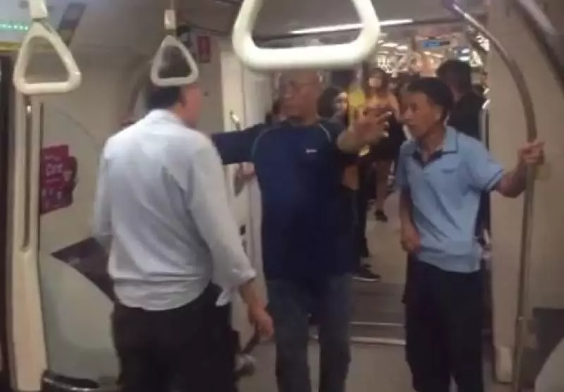 被中國男子搶座位,新加坡男子:「我是高貴的人,你是低等下等人!」!