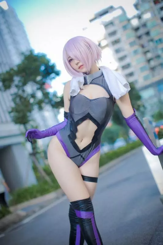 吸晴美少女Coser!圍起人牆超猛…神還原《Mash Kyrielight》超深溝 立刻爆紅 !