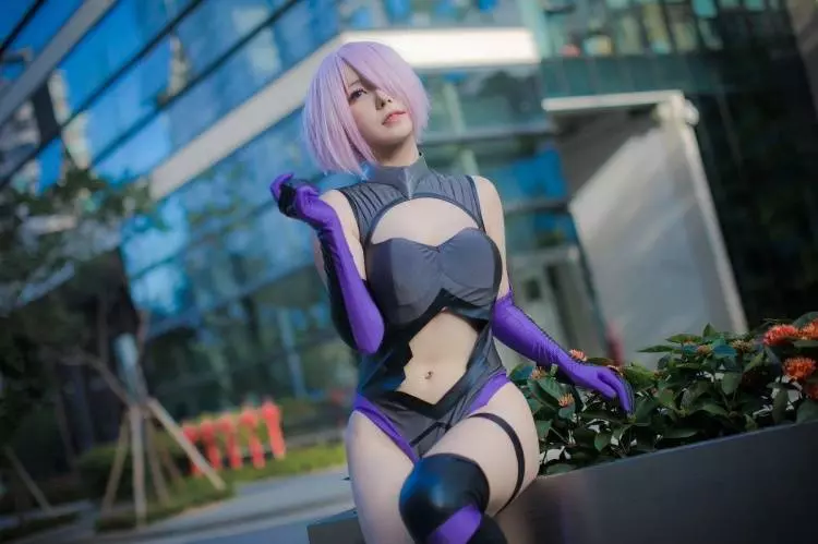 吸晴美少女Coser!圍起人牆超猛…神還原《Mash Kyrielight》超深溝 立刻爆紅 !