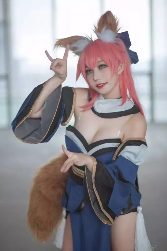 吸晴美少女Coser!圍起人牆超猛…神還原《Mash Kyrielight》超深溝 立刻爆紅 !
