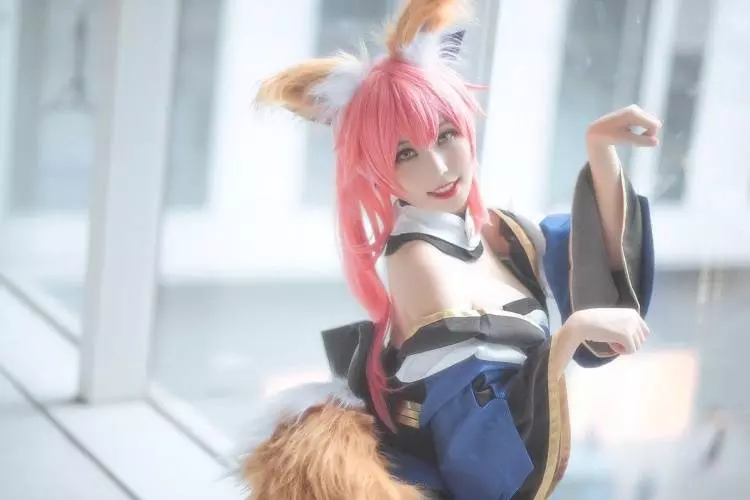 吸晴美少女Coser!圍起人牆超猛…神還原《Mash Kyrielight》超深溝 立刻爆紅 !